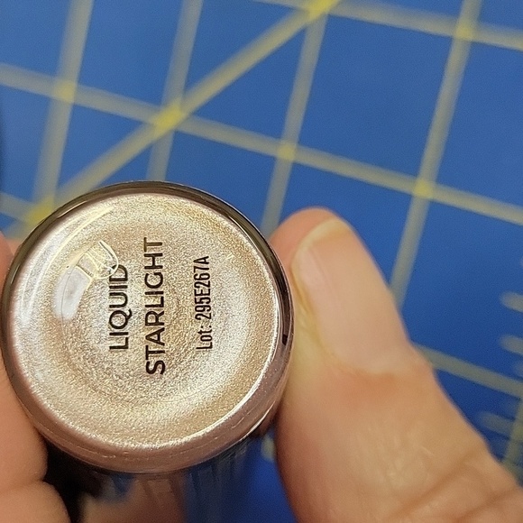 Revolution Silver Metallic Liquid Highlighter Starlight 18ml New - Picture 4 of 4